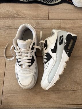 Nike White and Black Air Max Retro Sneakers